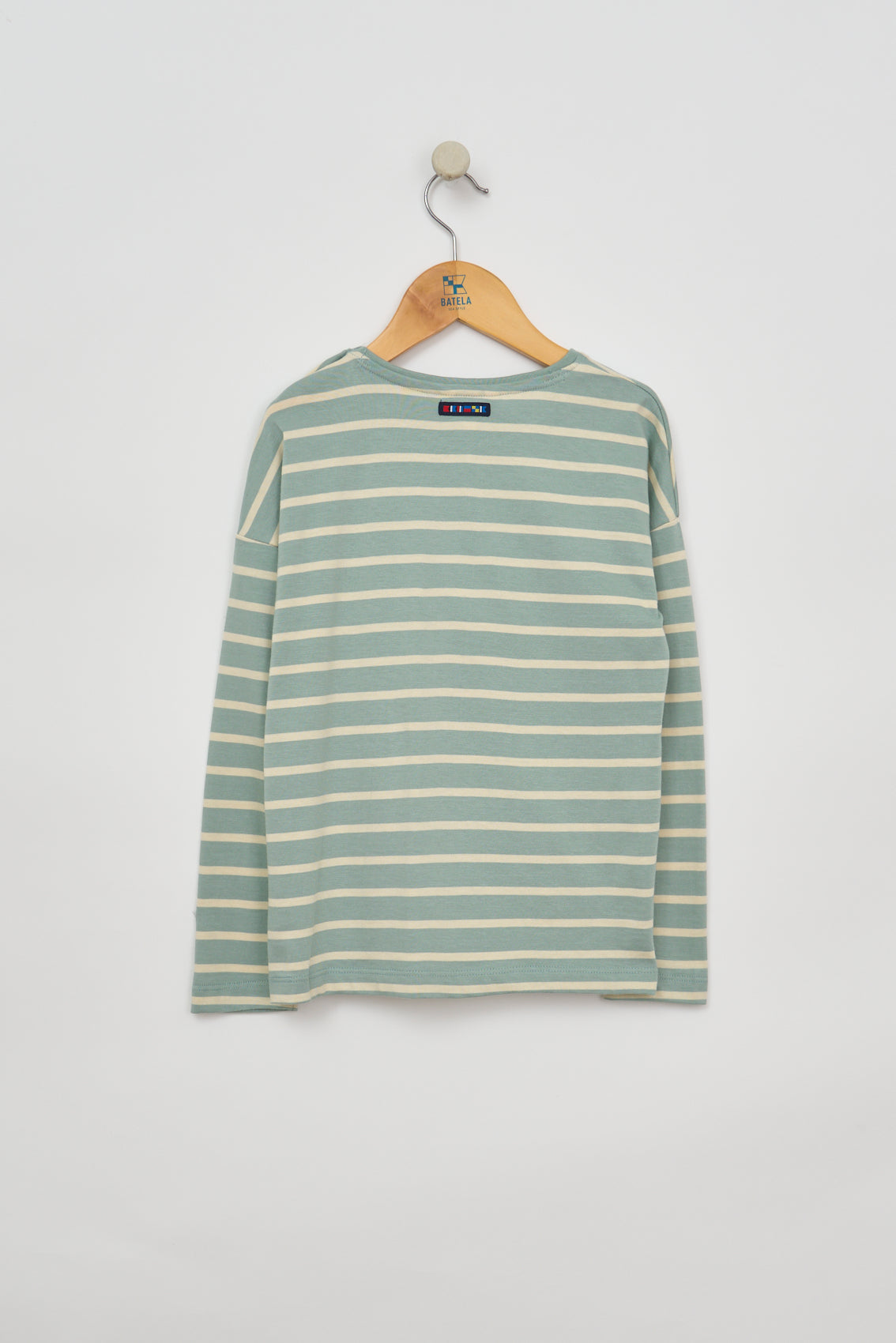 T-shirt enfants manches longues rayé avec des boutons décoratifs sur l’épaule