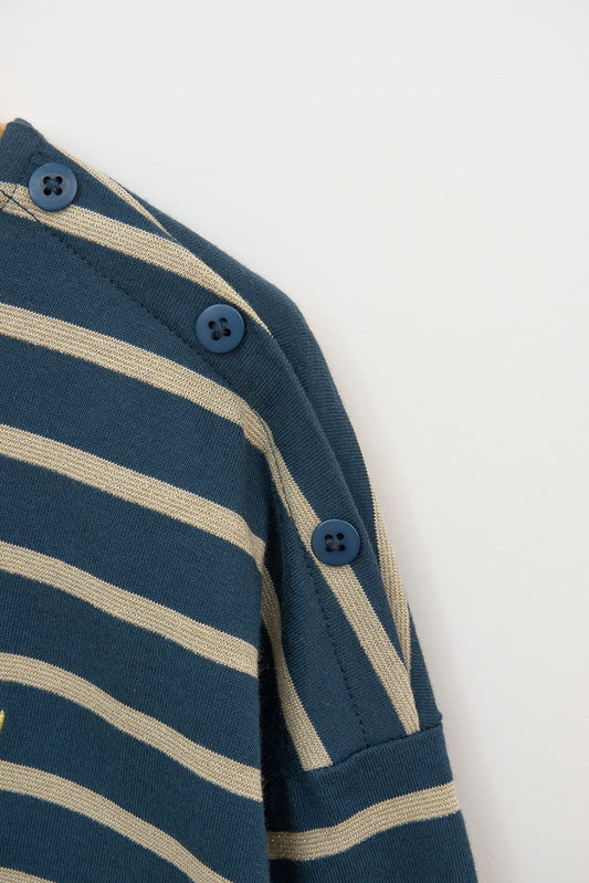 T-shirt manches longues à rayures avec des boutons sur l’épaule