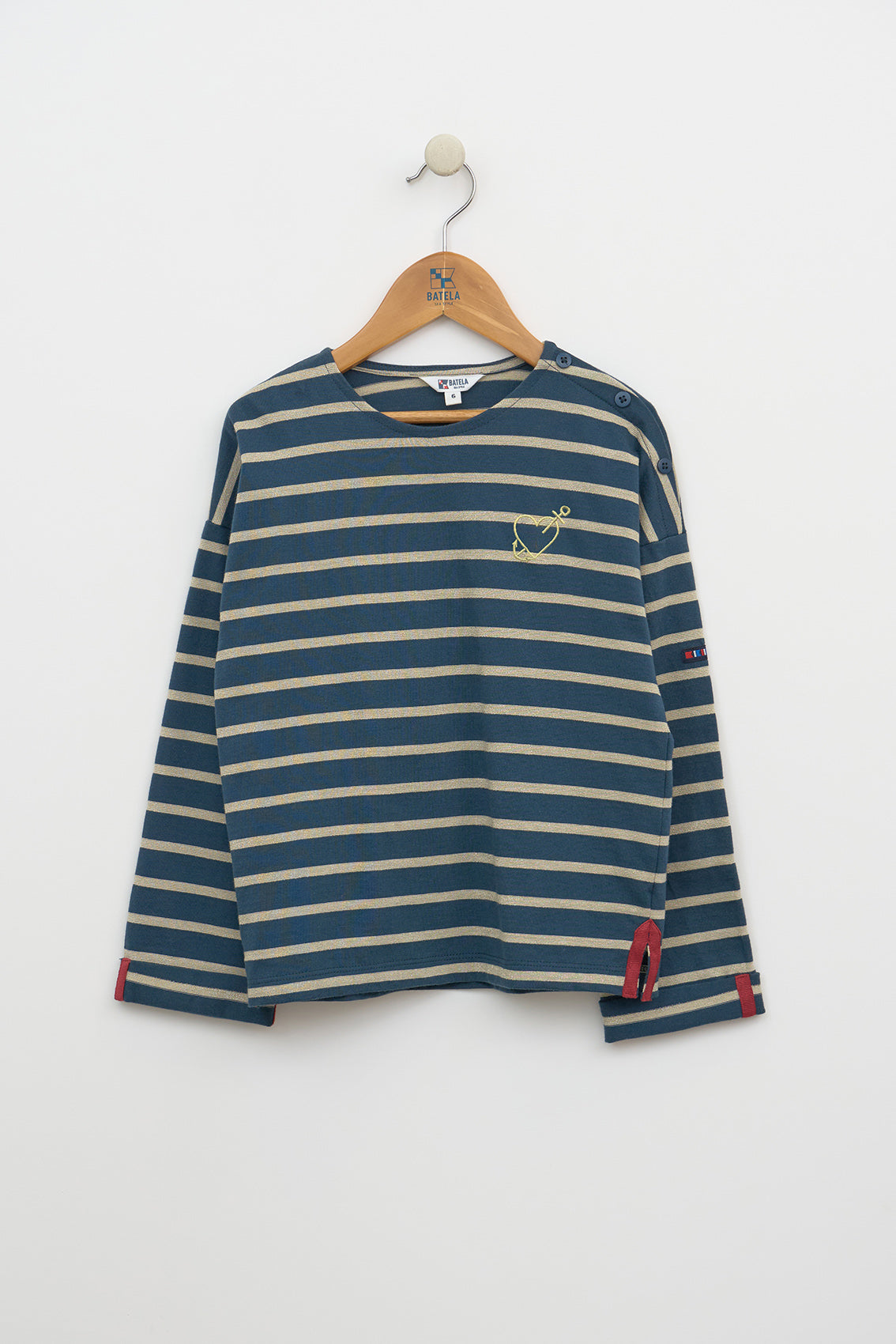 T-shirt manches longues à rayures avec des boutons sur l’épaule