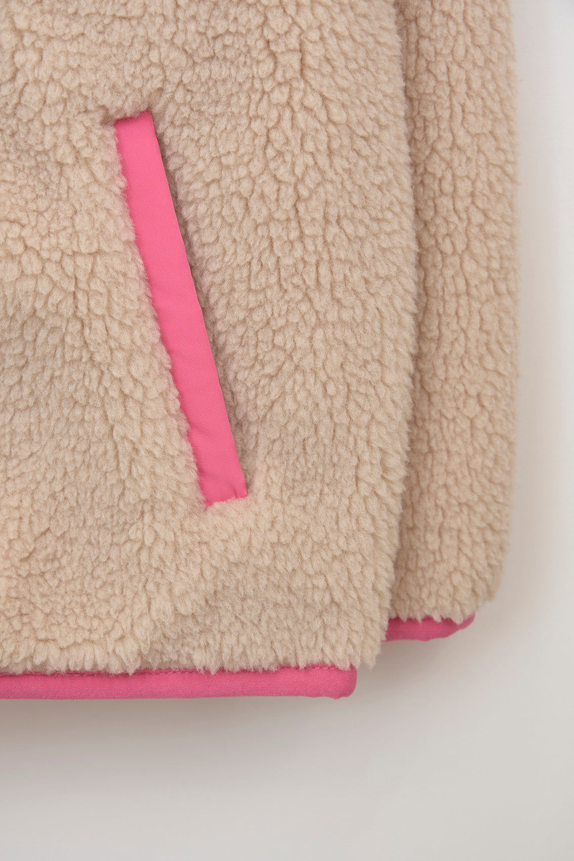 Veste effet mouton avec poche contrastante