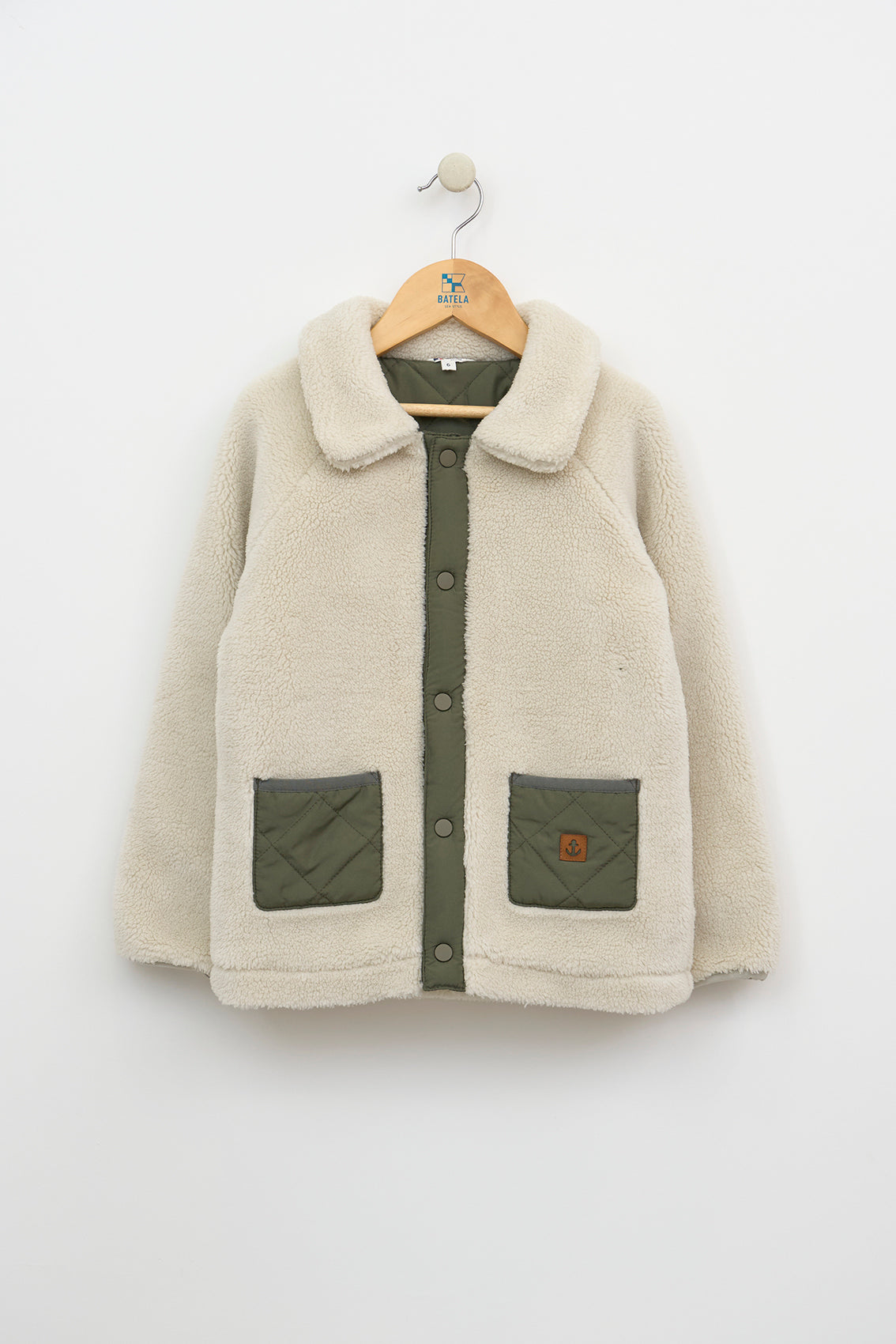 Chaqueta de borreguito con cuello camisero