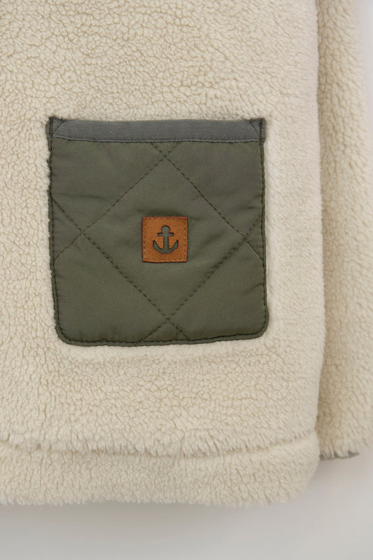 Chaqueta de borreguito con cuello camisero