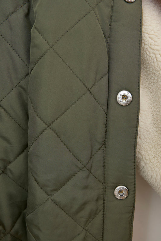 Chaqueta de borreguito con cuello camisero