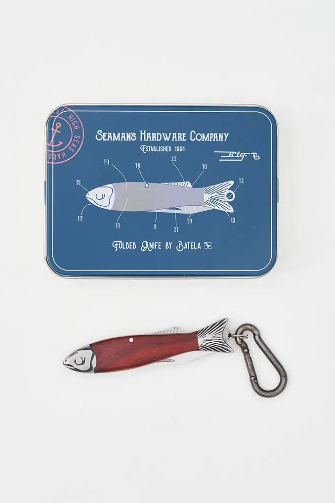 Metal eta egurrezko arrain itxurako labana