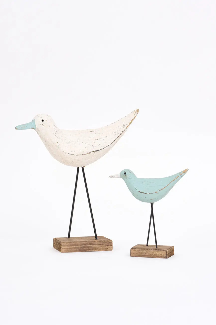 figura de pájaro turquesa y pico en contraste blanco