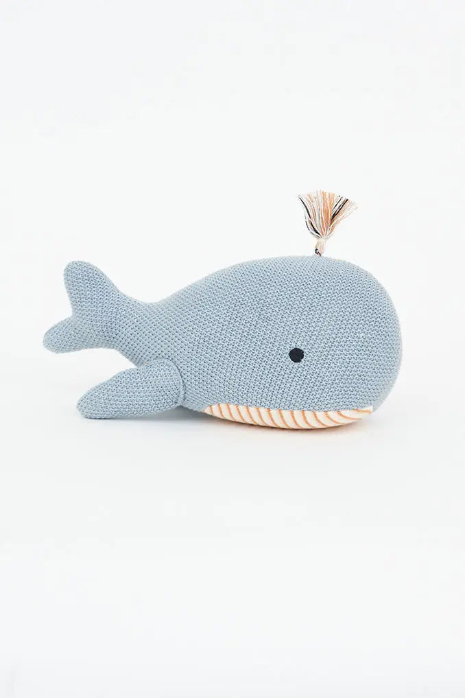 Whale-shaped plush toy made of cotton.
