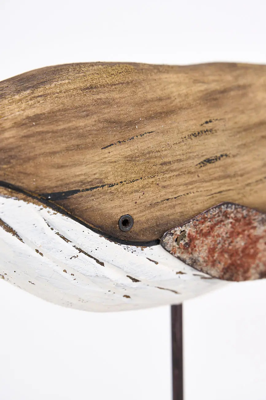 Ballena de madera envejecida con base