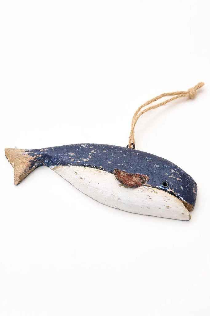 Colgante de madera en forma de ballena
