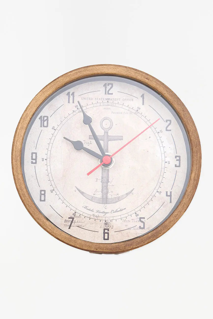 Pequeño reloj de mesa con ancla