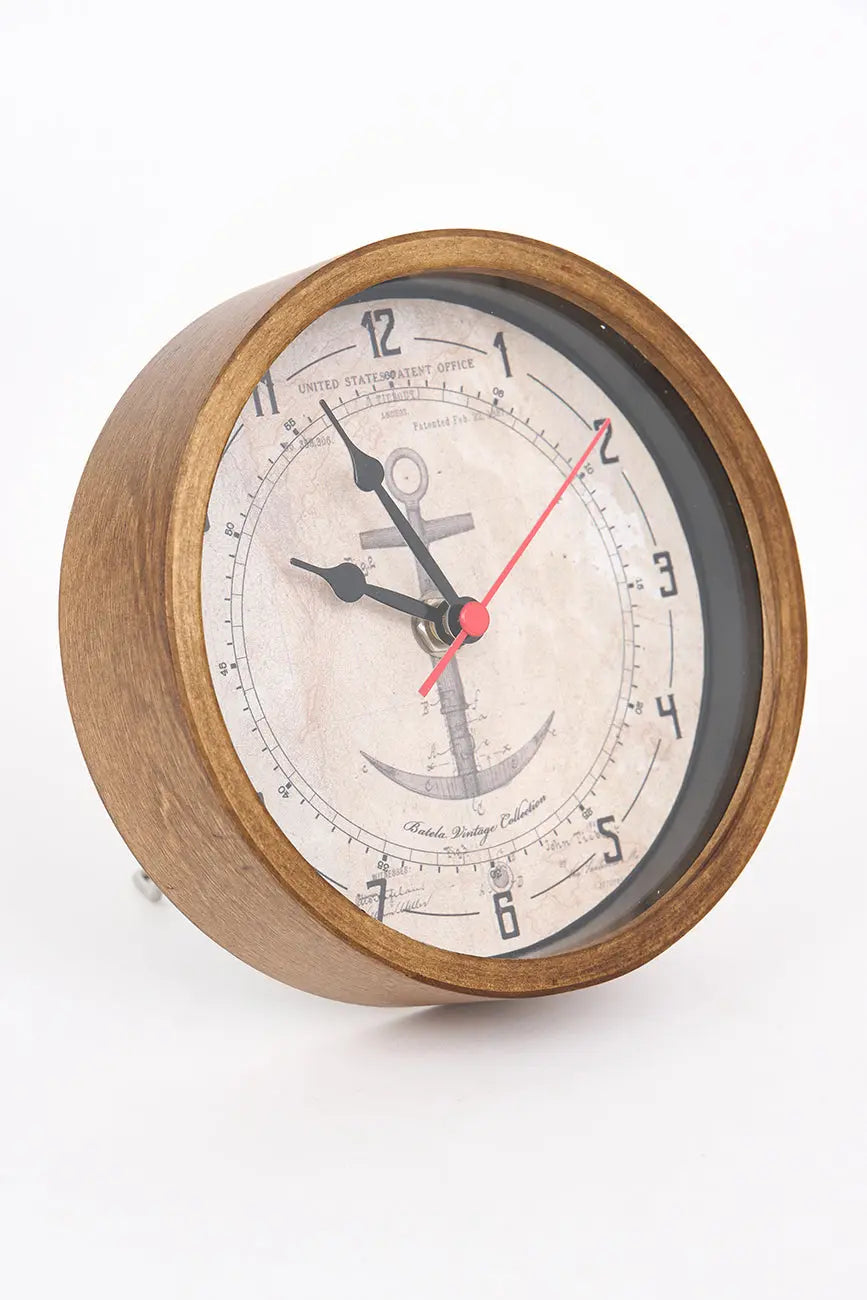 Pequeño reloj de mesa con ancla