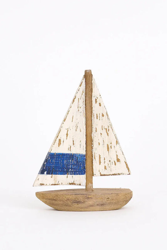 Pequeño velero decorativo en madera envejecida.