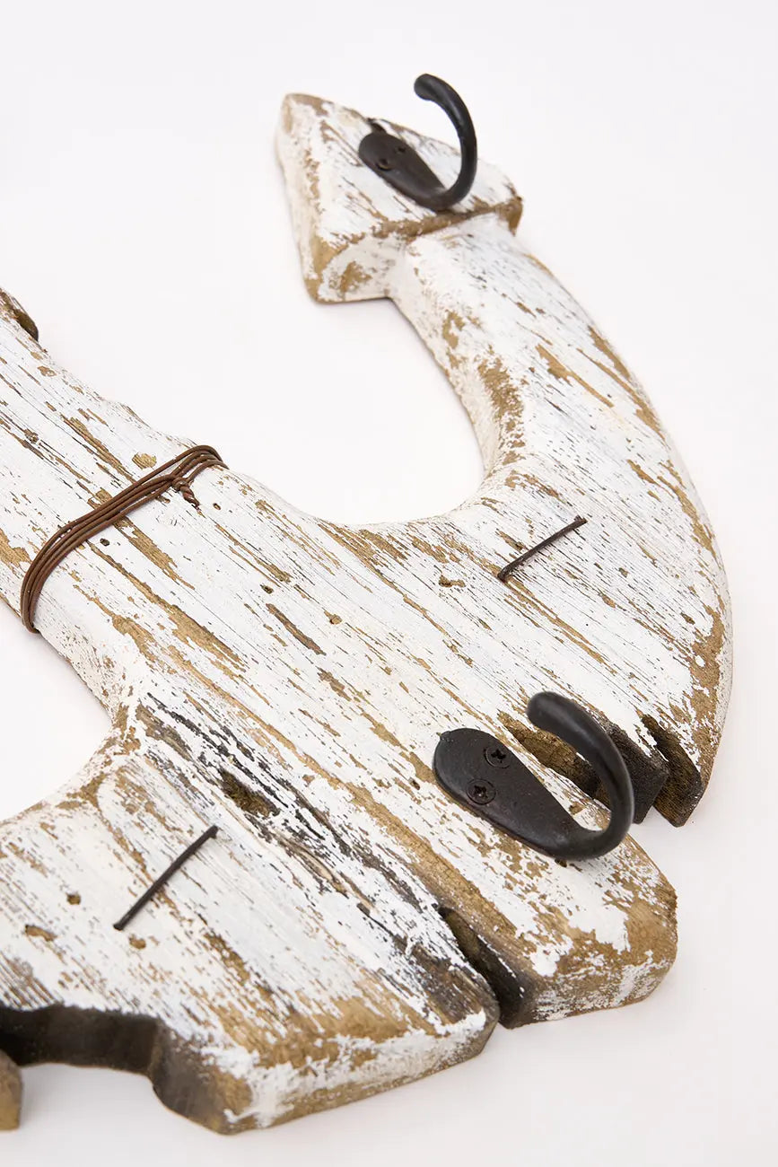 Perchero de madera envejecida con forma de ancla