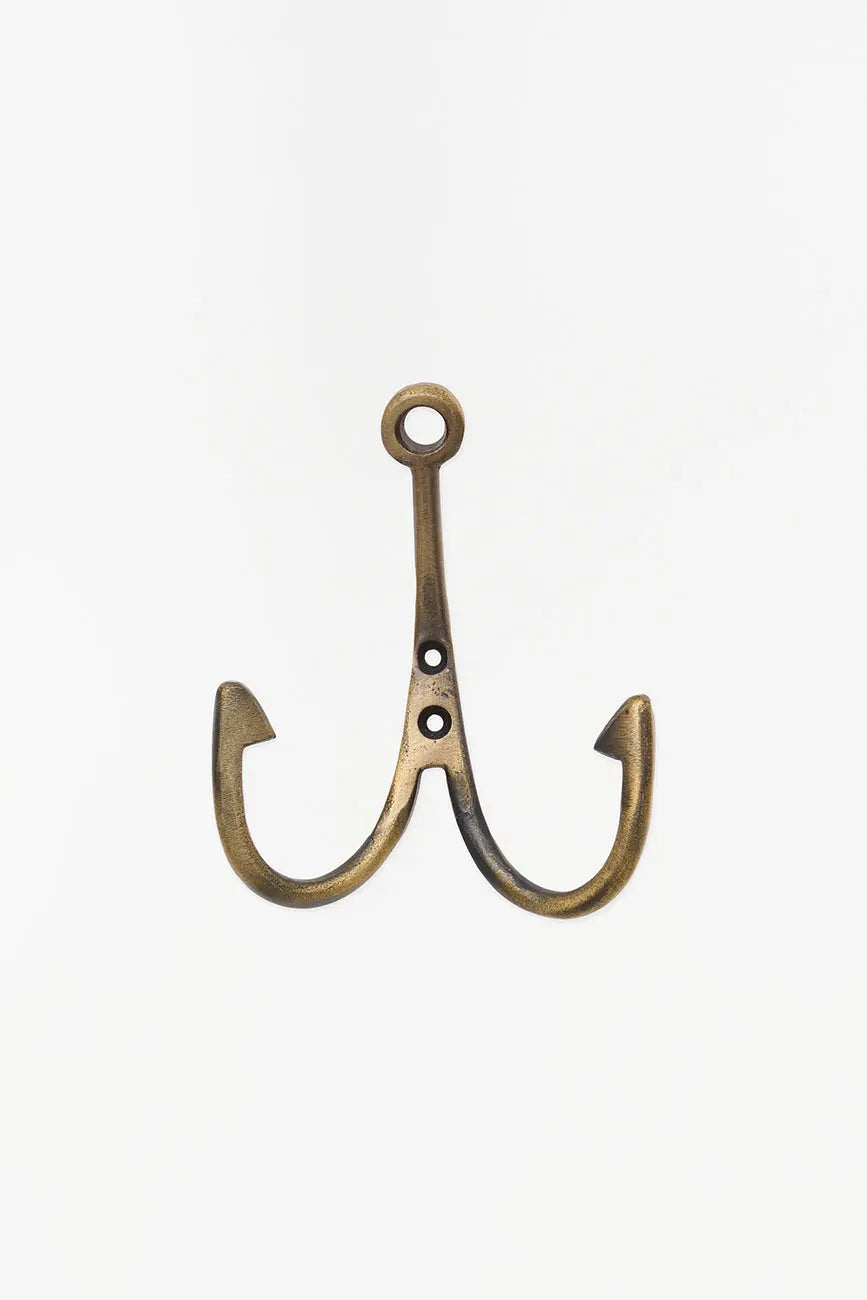 Perchero de metal con forma de anzuelo