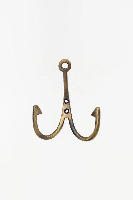 Perchero de metal con forma de anzuelo
