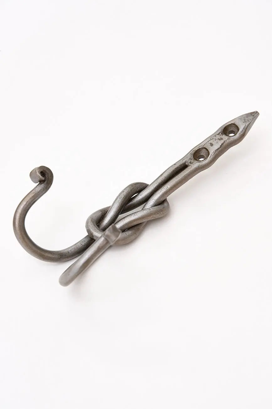 Perchero de metal con forma de nudo marinero