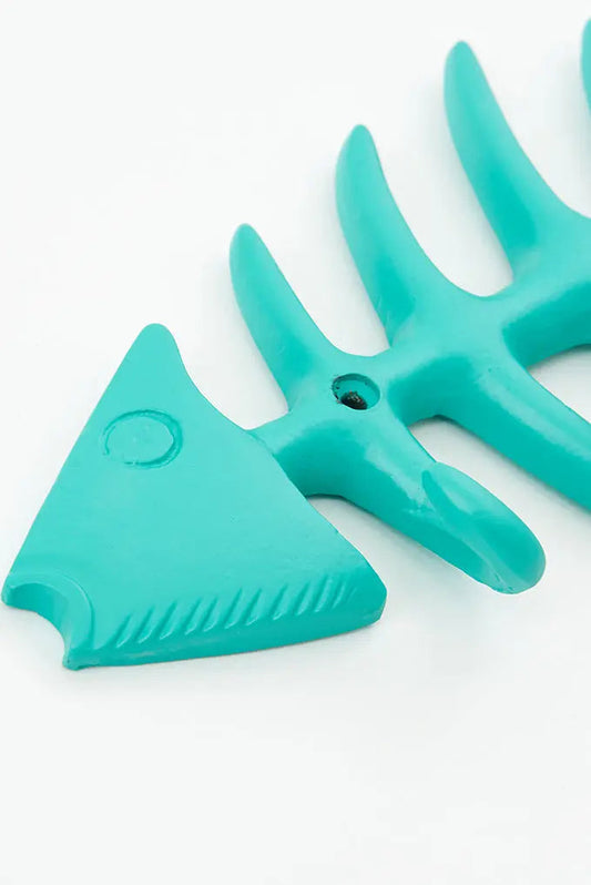 Perchero espinas de pez azul turquesa en metal Batela Deco 2024