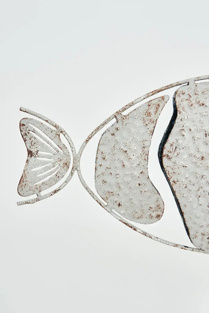 Pez de hojalata con base beis Batela Deco 2024