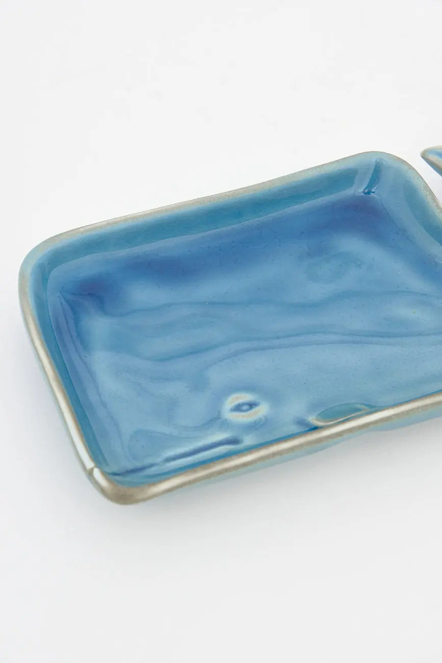 Plato en porcelana forma de ballena