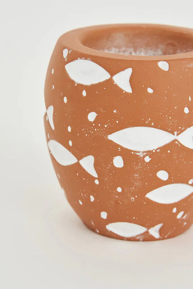 Portavelas de cemento con peces