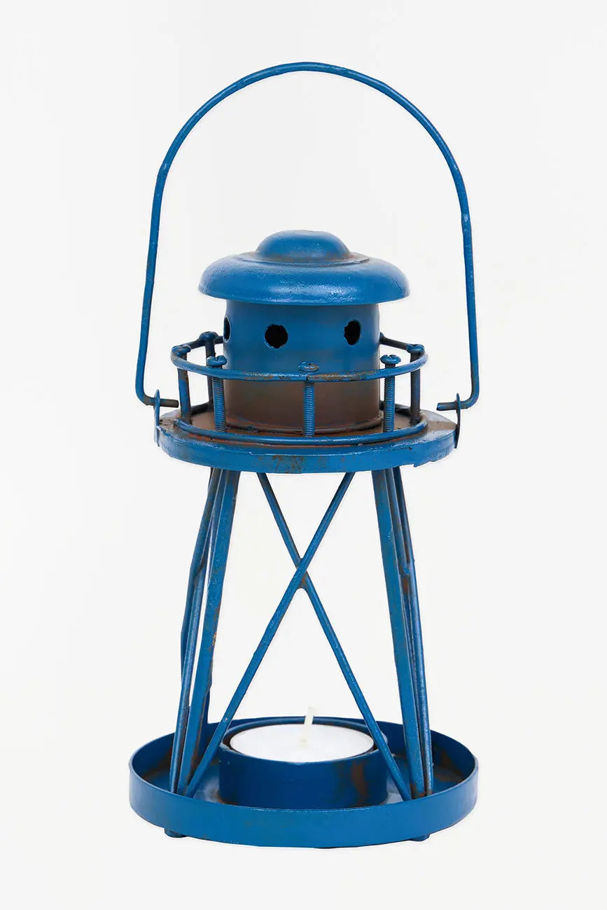 Portavelas de metal con forma de faro