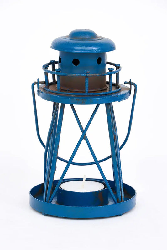 Portavelas de metal con forma de faro
