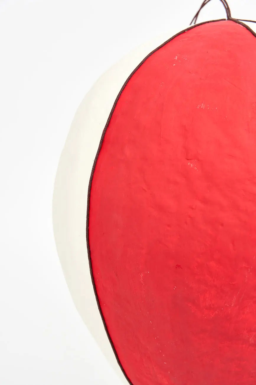 figura de capitán en globo en papel maché