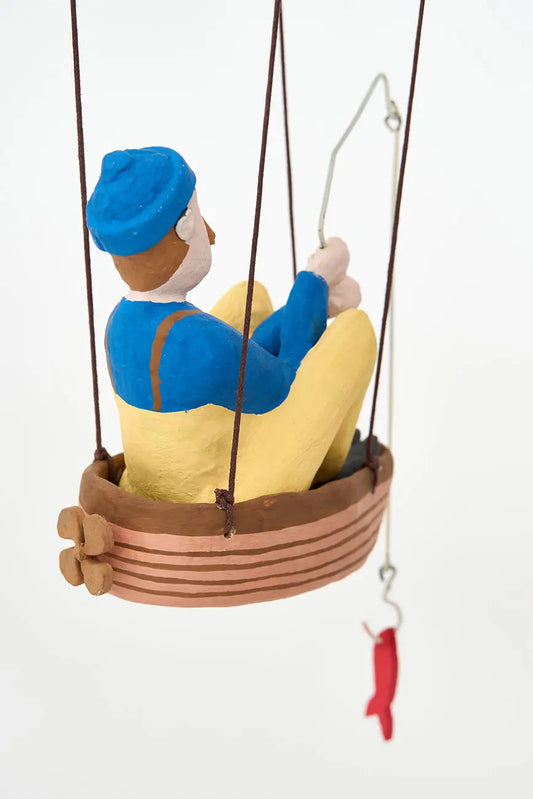 figura de pescador en globo en papel maché