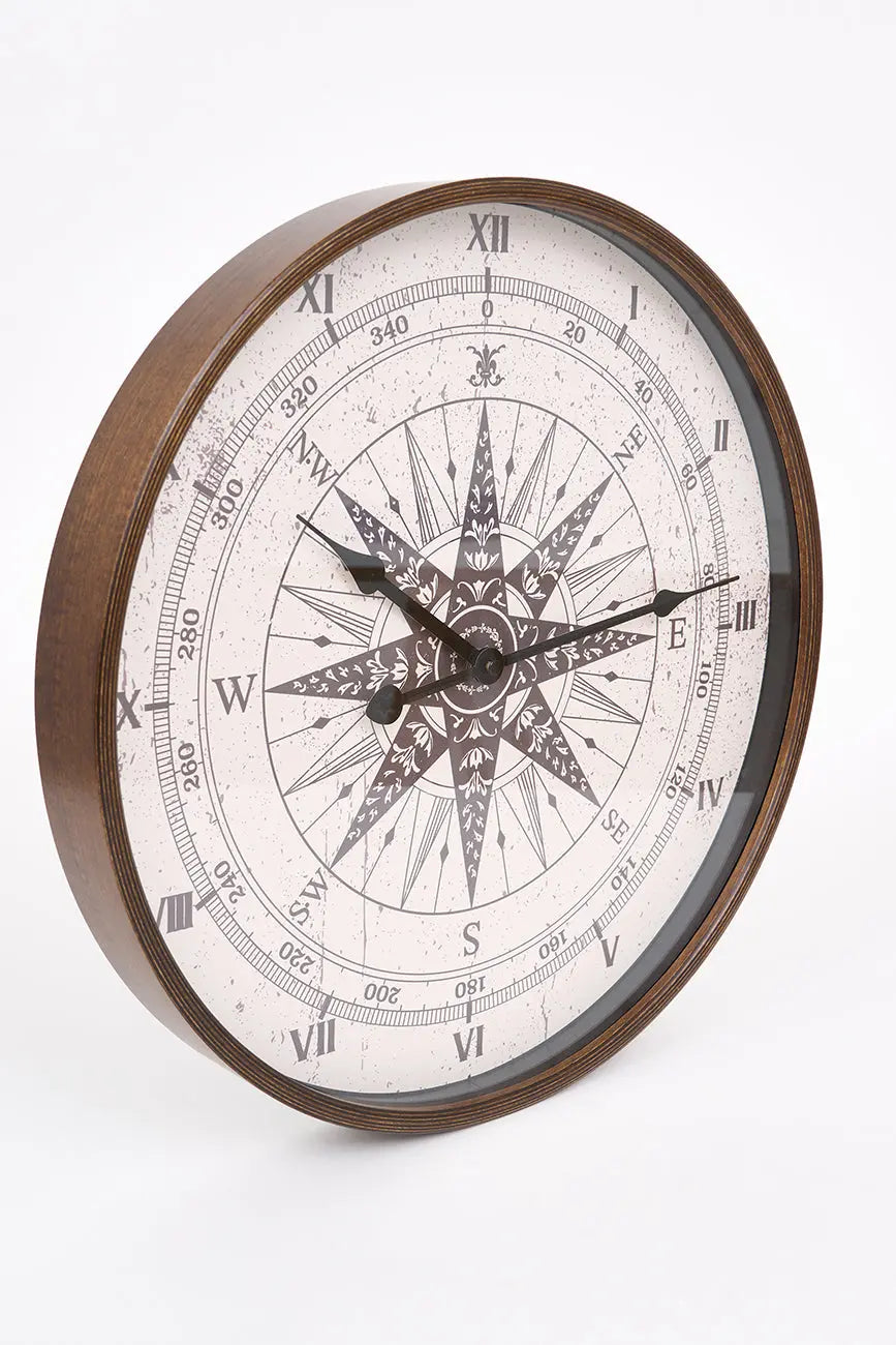 Reloj clásico con rosa de los vientos