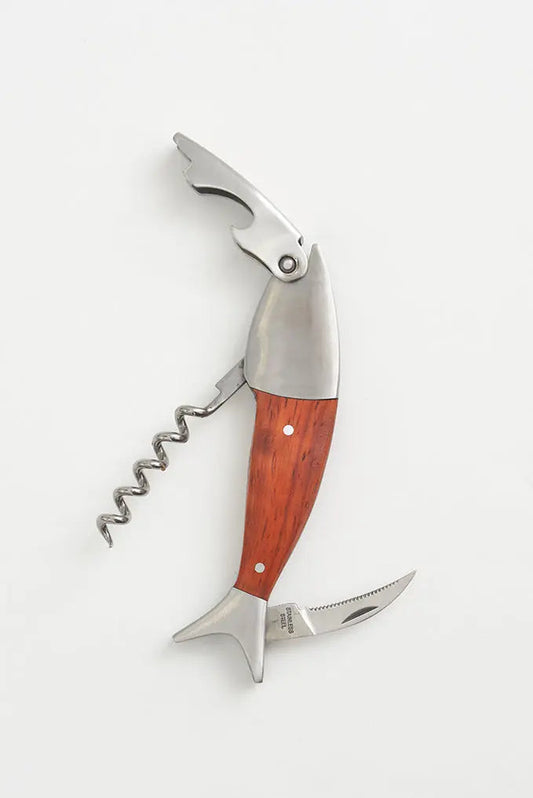 Navaja y sacacorchos con forma de pez de madera y metal