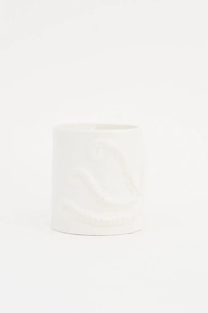 Taza cerámica con tentáculo pulpo en relieve Batela Deco 2024
