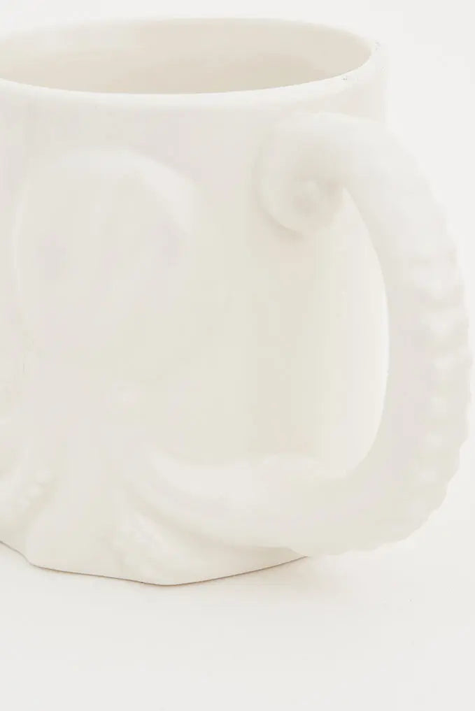 Taza cerámica con tentáculo pulpo en relieve Batela Deco 2024