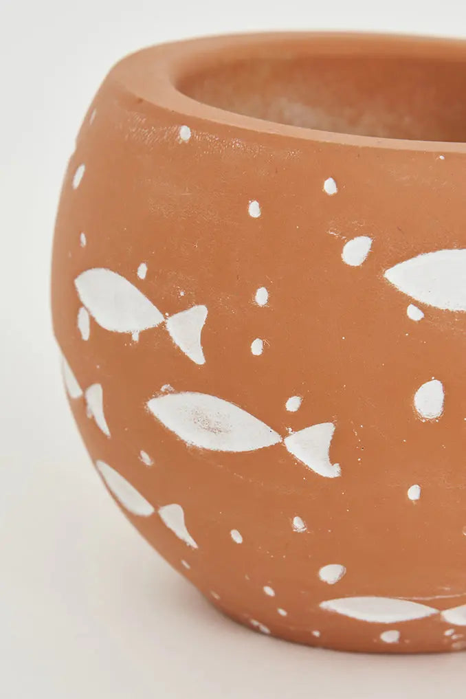 Tiesto o maceta de cemento con peces Batela Deco 2024