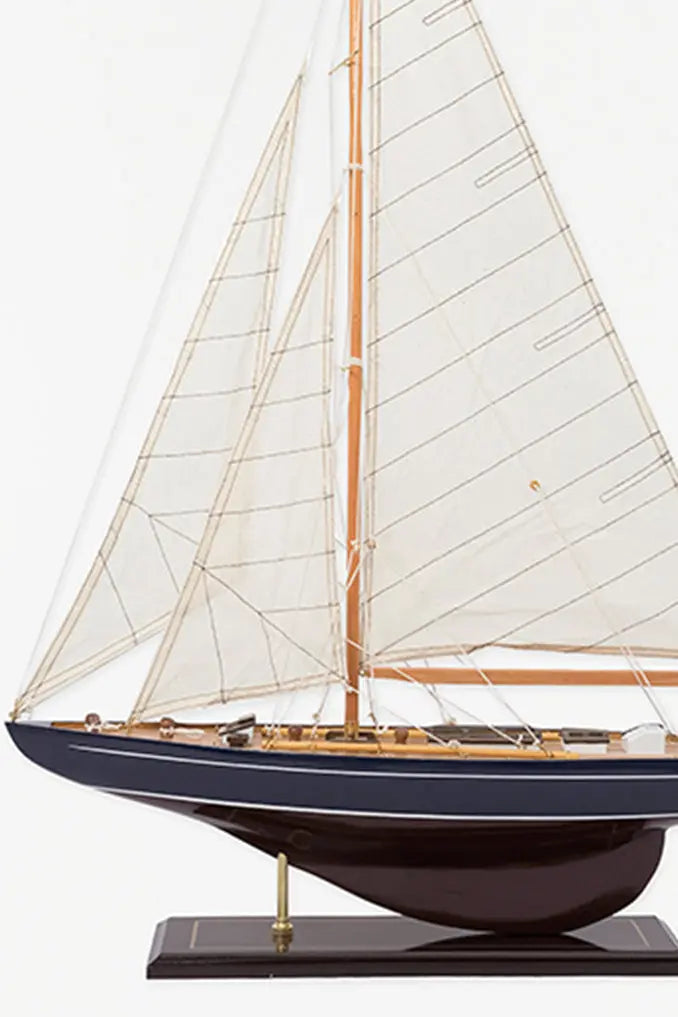 Voilier en bois avec base