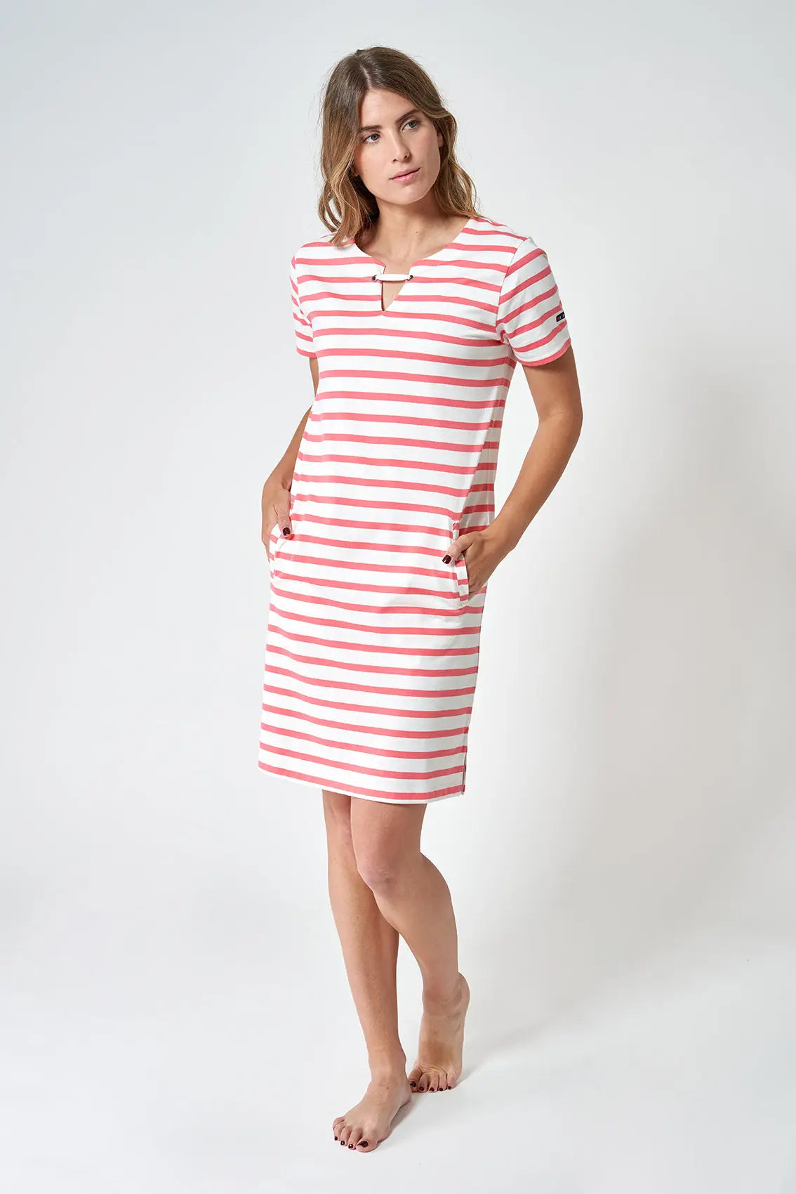Vestido camiseta corto de algodón escote abierto