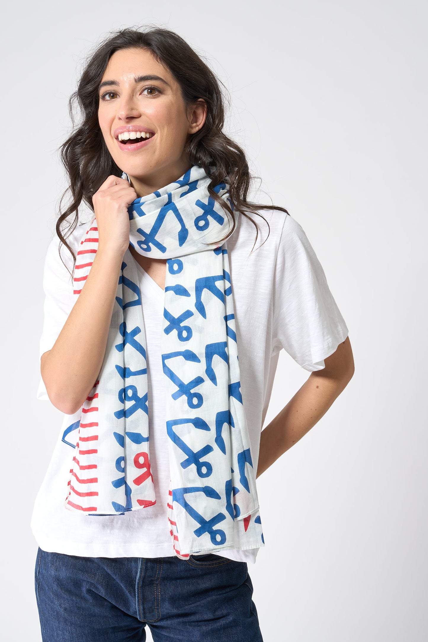 Scarf with anchors
