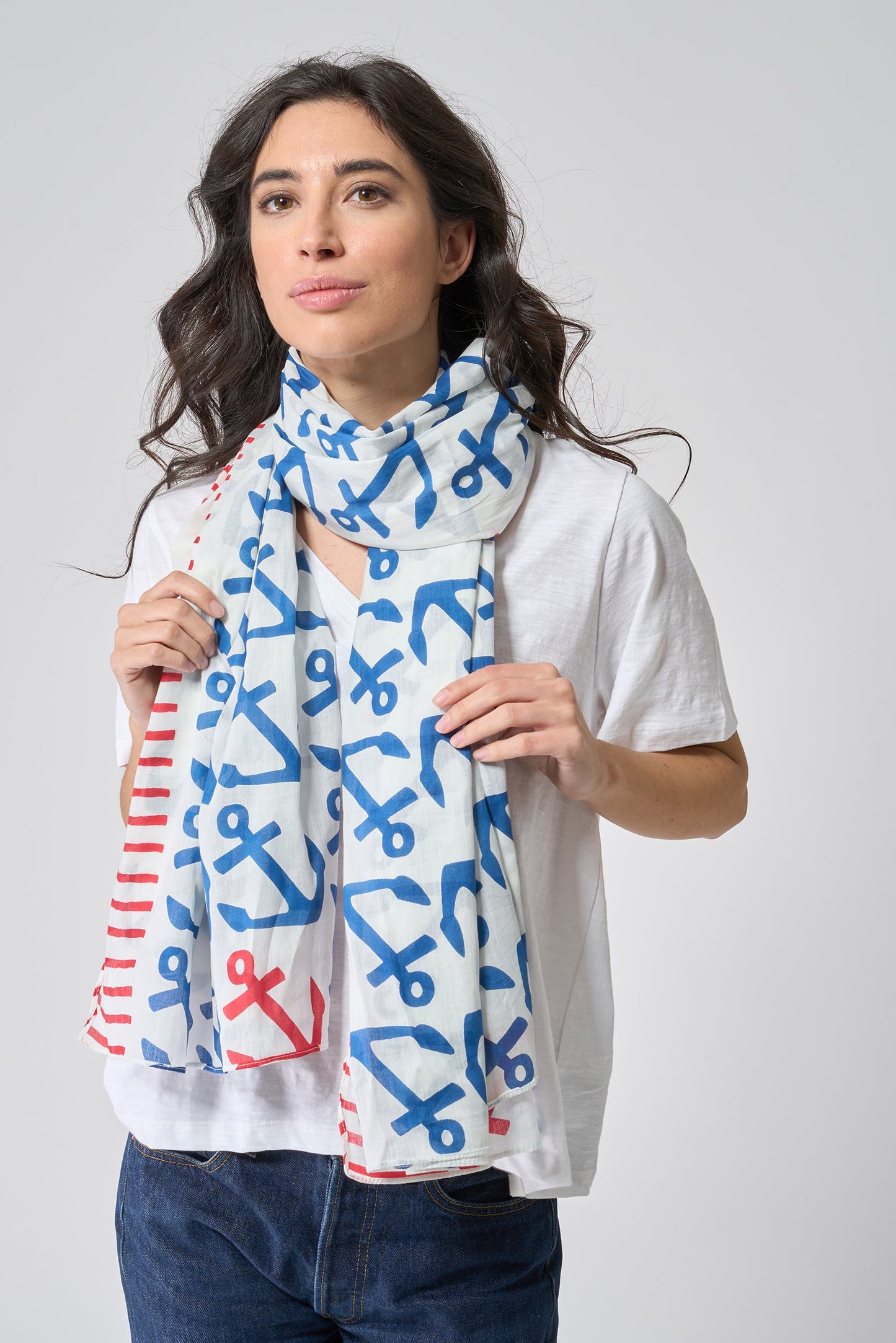Scarf with anchors