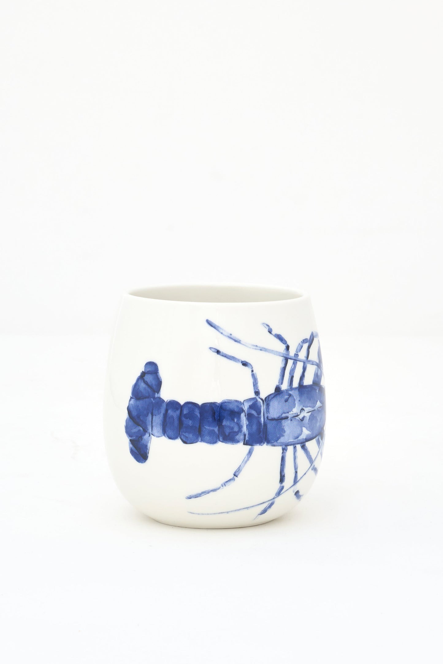 Taza con langosta azul pintada