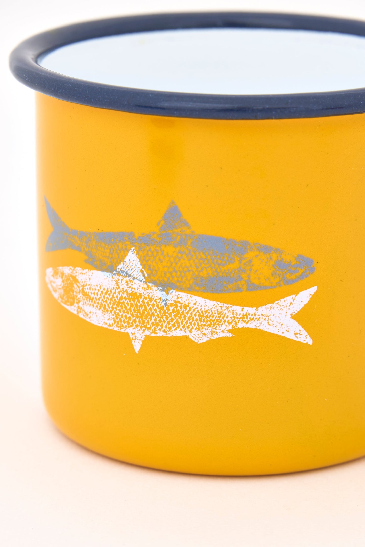 Set de 4 tazas esmaltadas con pez