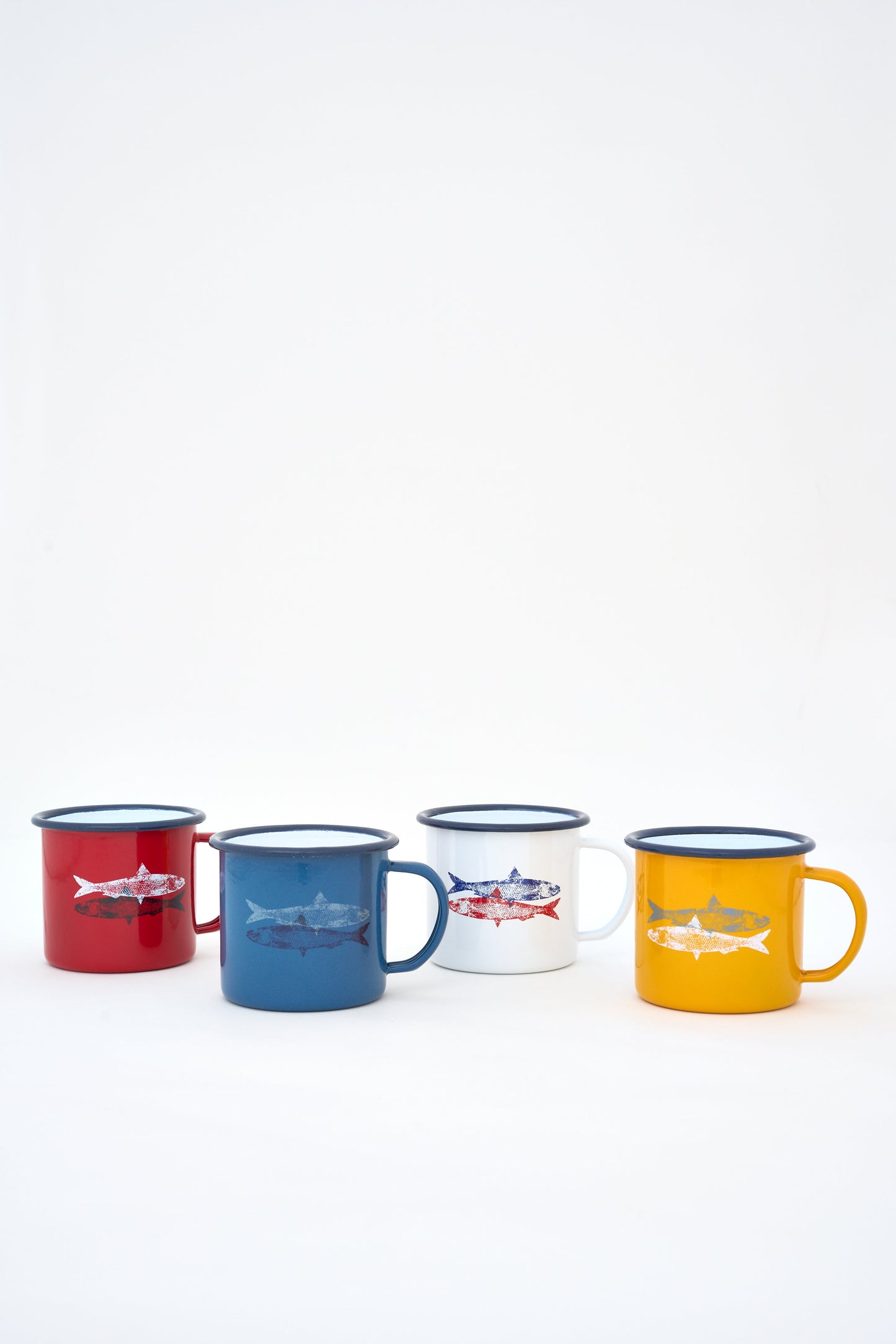 Set de 4 tazas esmaltadas con pez