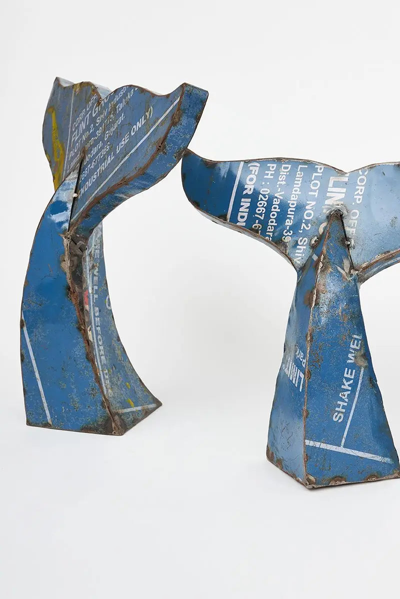 Cola de ballena de metal reciclado 2 Batela