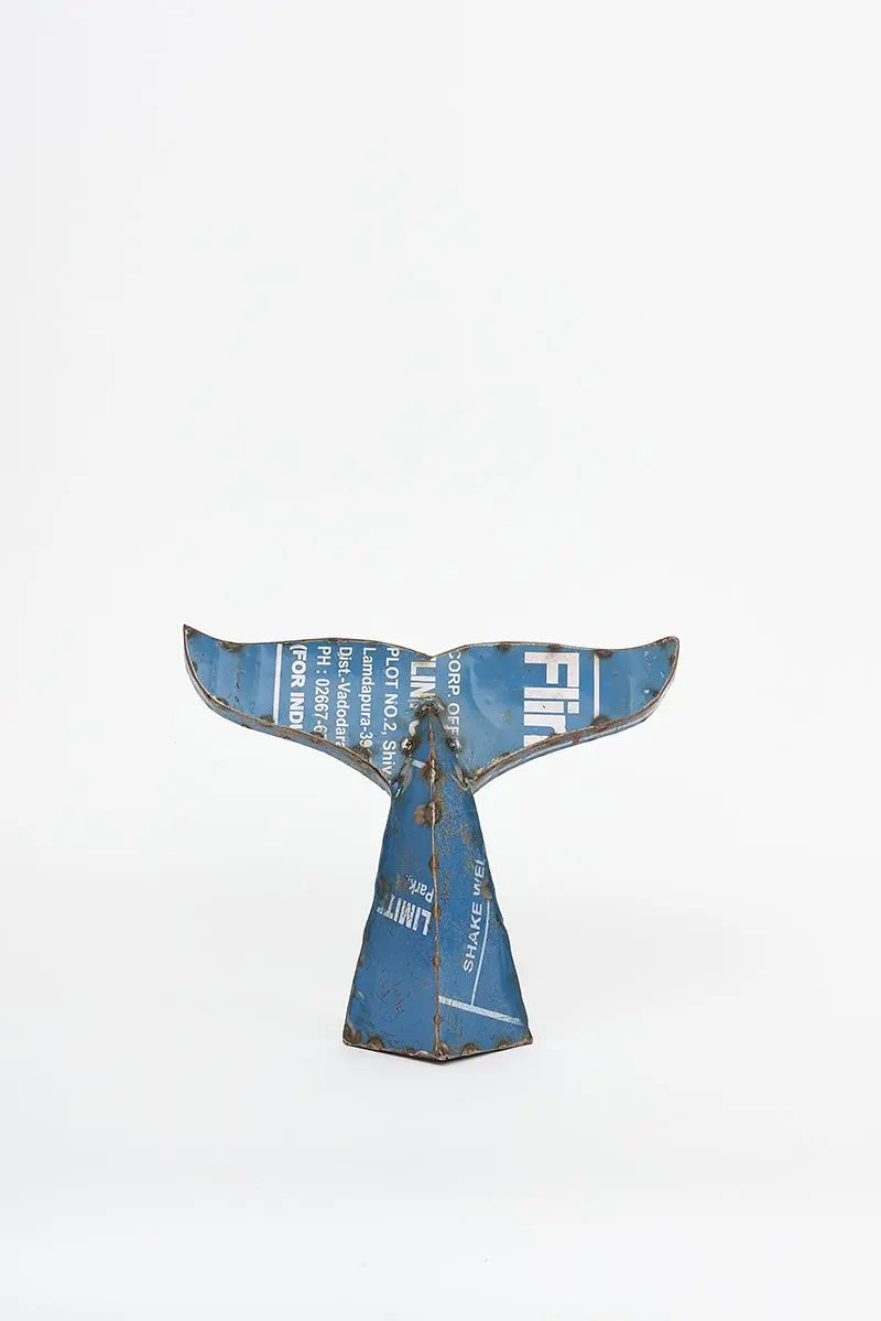 Cola de ballena de metal reciclado 2 Batela