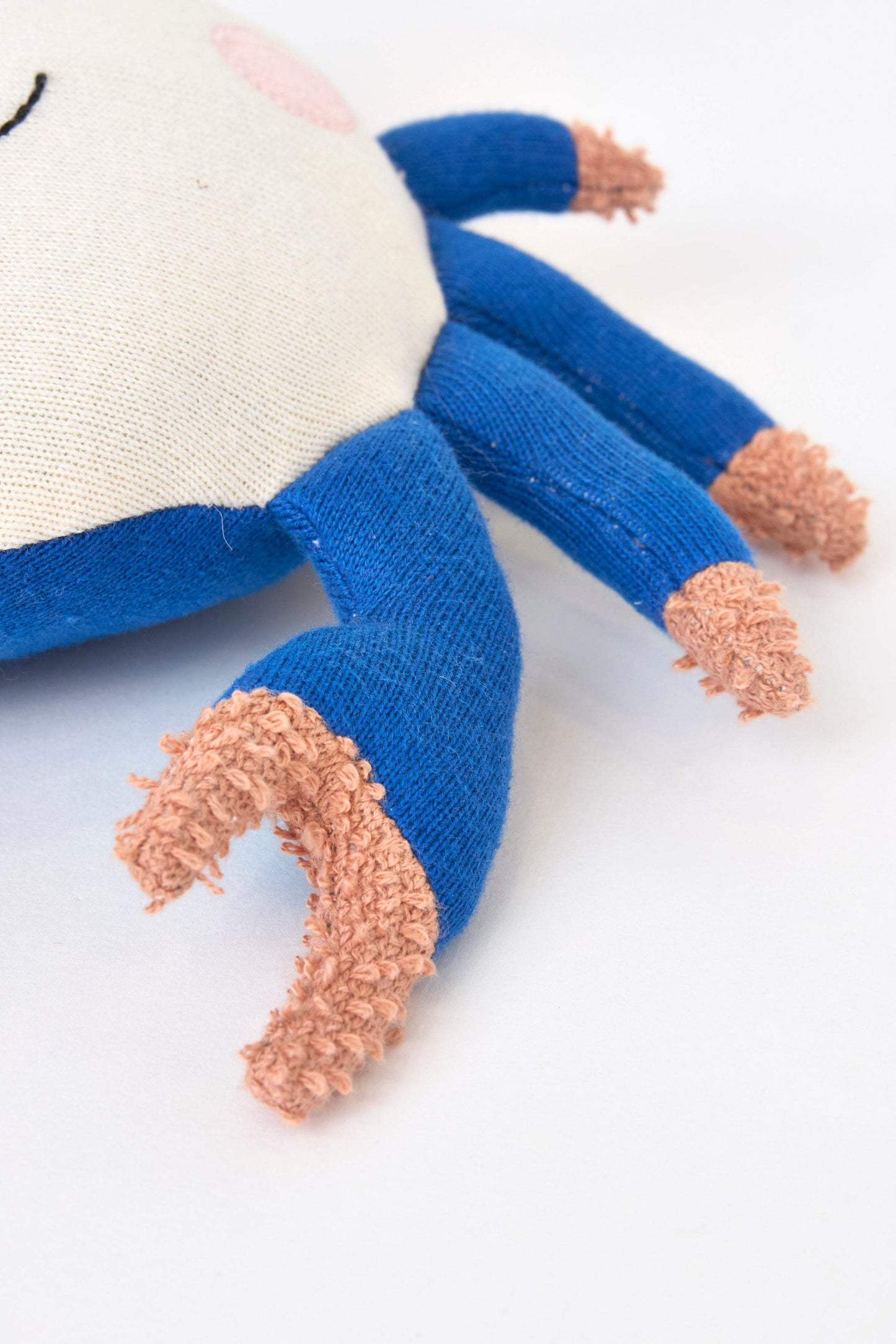 Peluxea, karramarro-formakoa