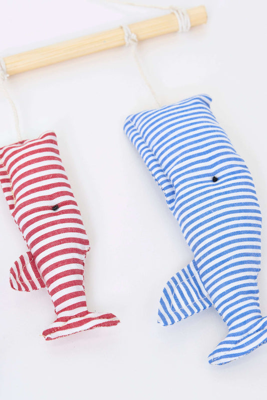 Móvil de ballenas de algodón