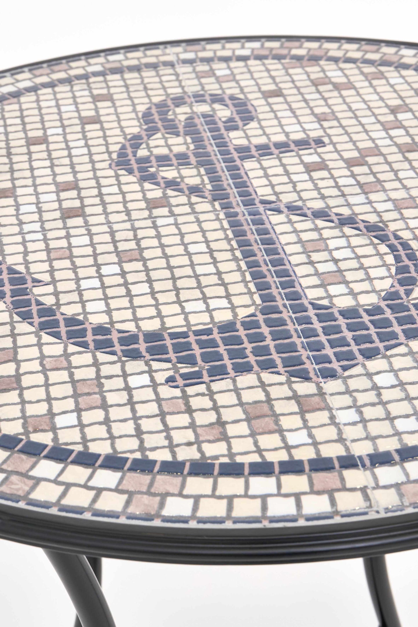 Mesa auxiliar redonda con ancla decorativa