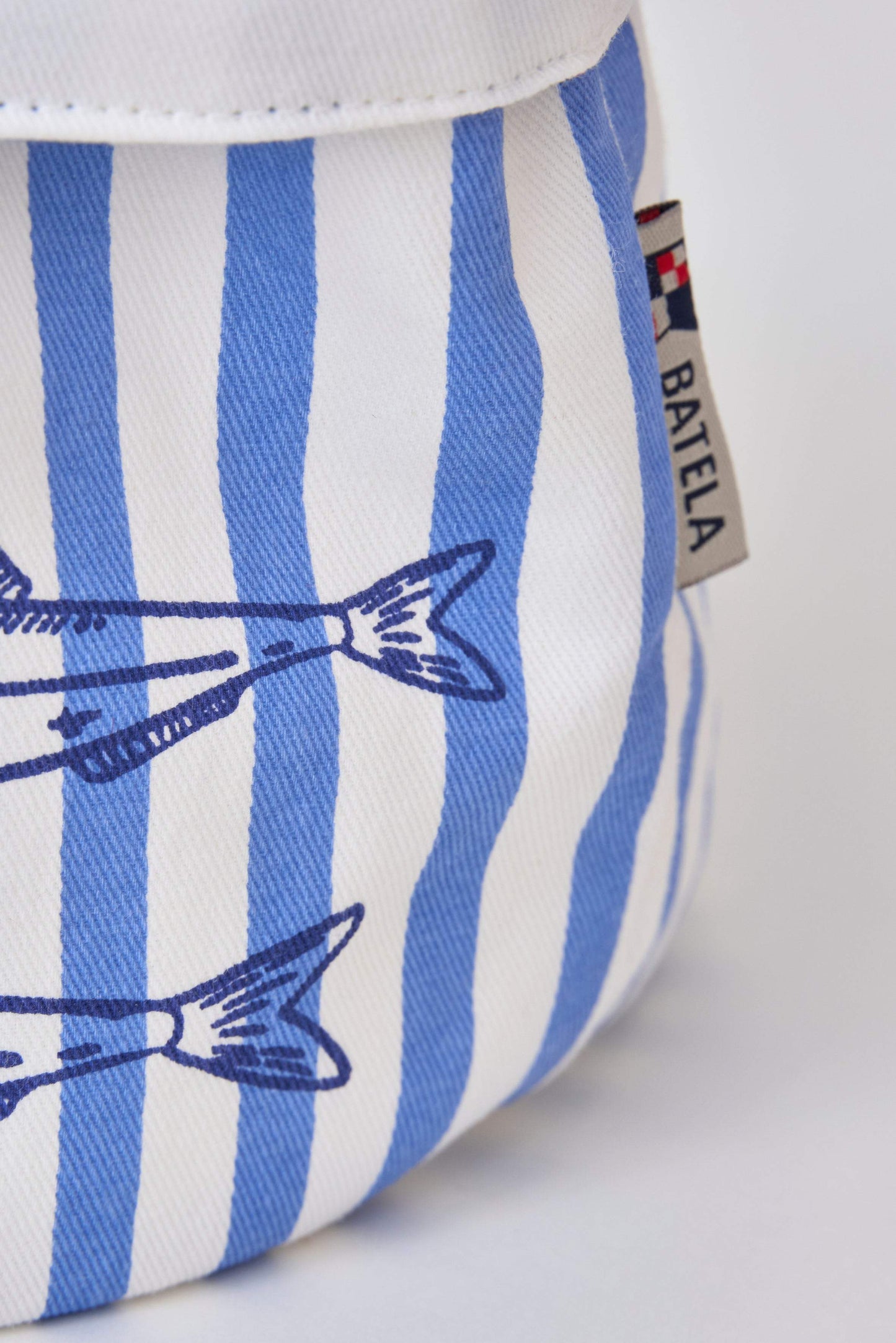 Sailor's bread basket with fish