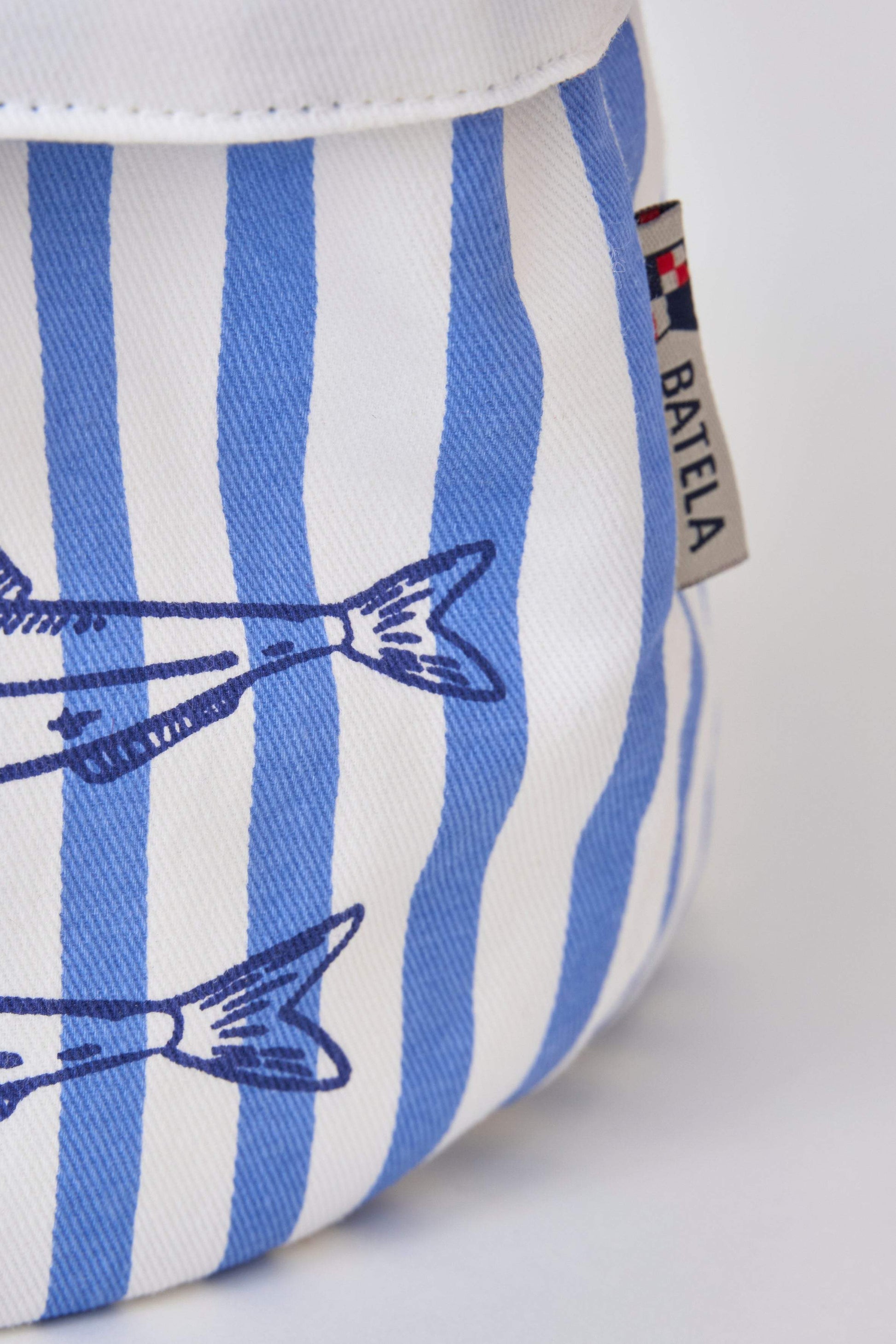 Sailor's bread basket with fish