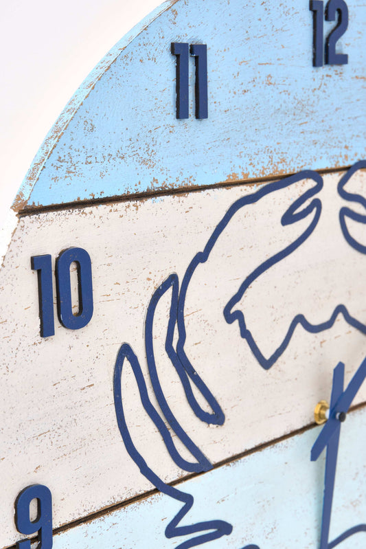 Reloj de pared de madera con cangrejo