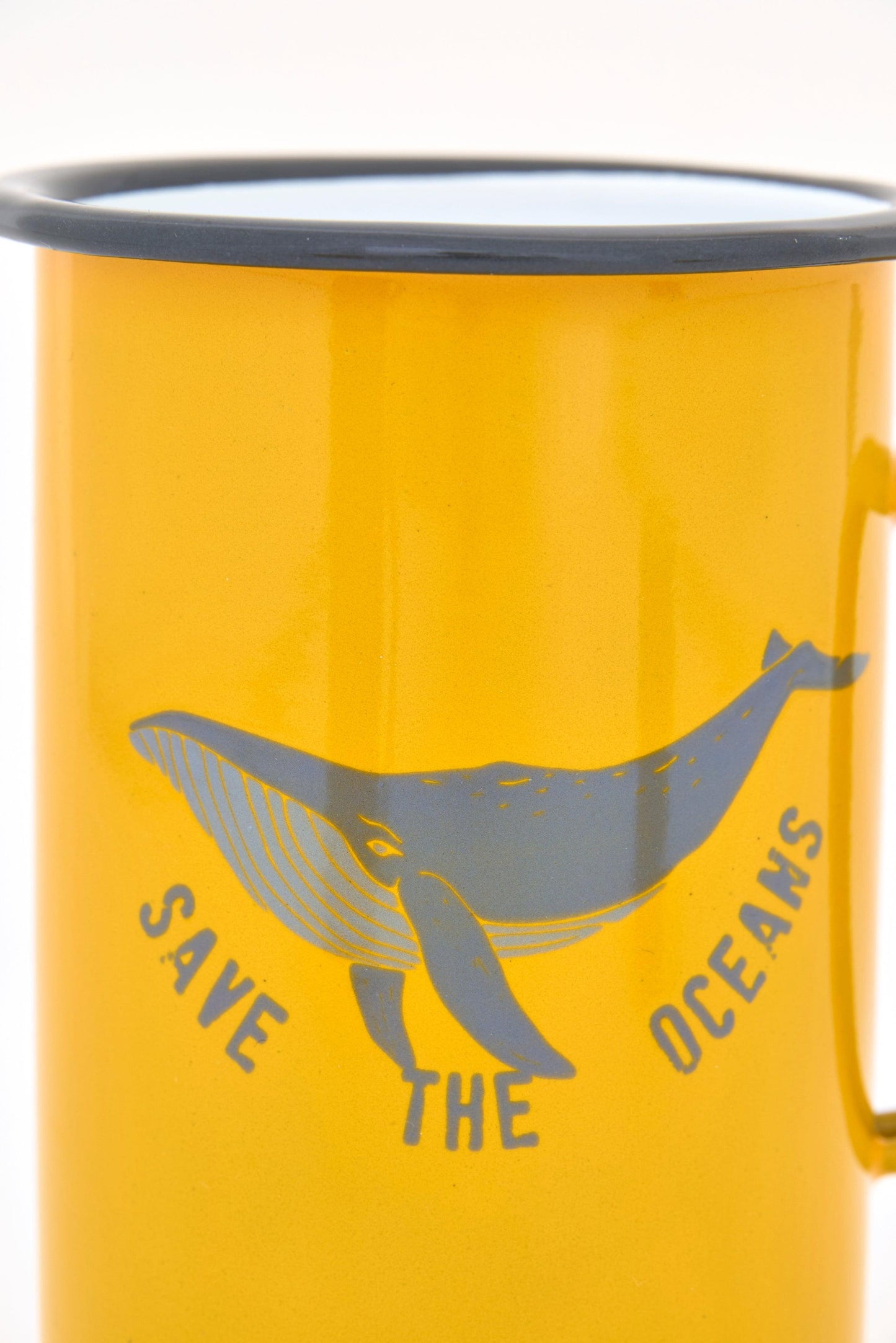 Taza esmaltada amarilla con ballena