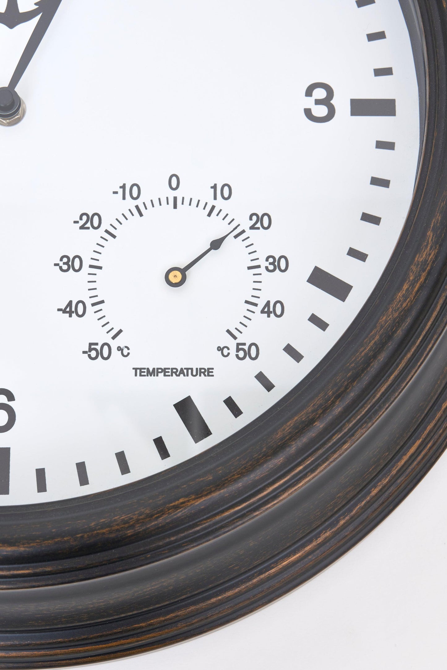 Reloj de pared con termómetro y detalle de ancla