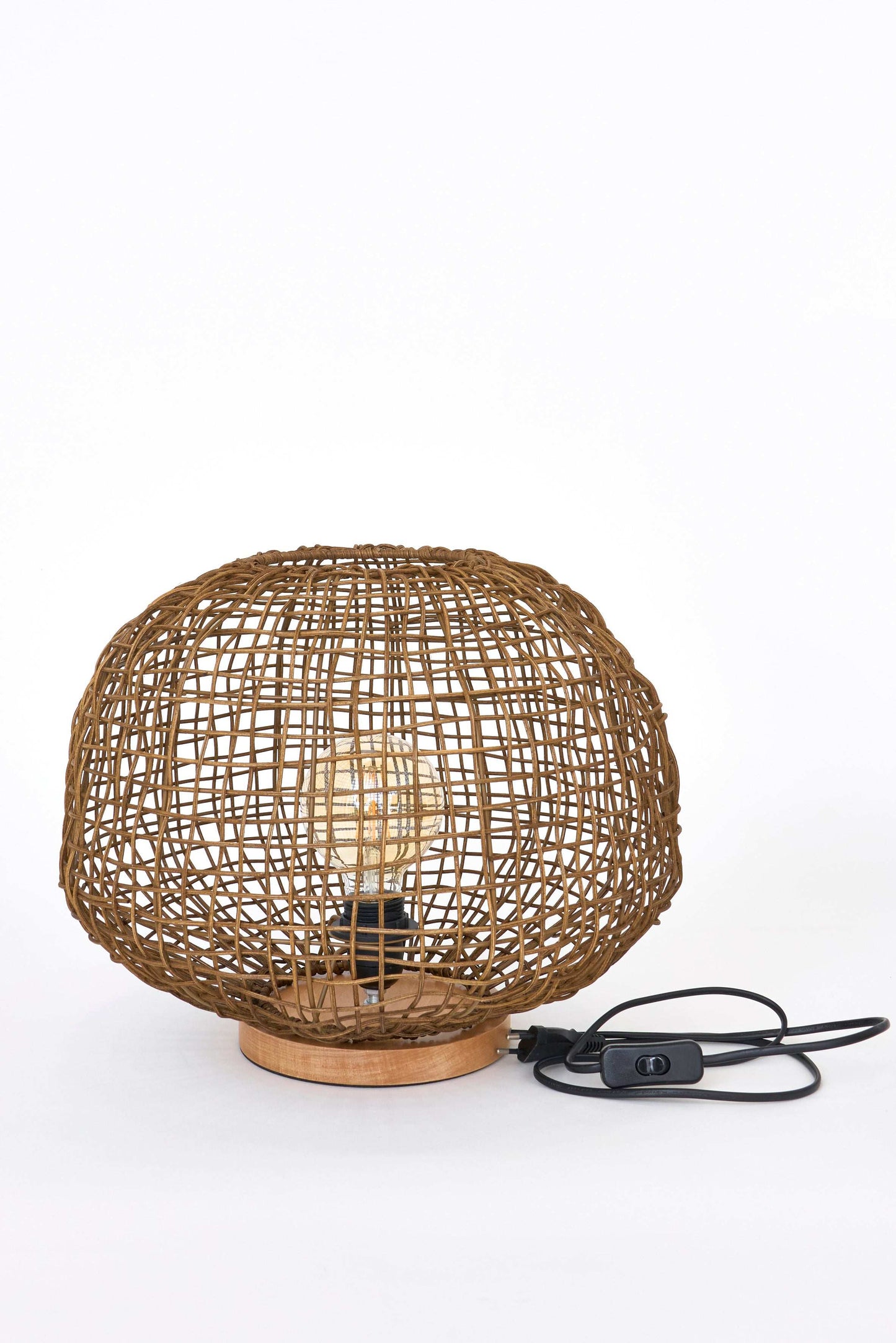 Lámpara de mesa de ratán